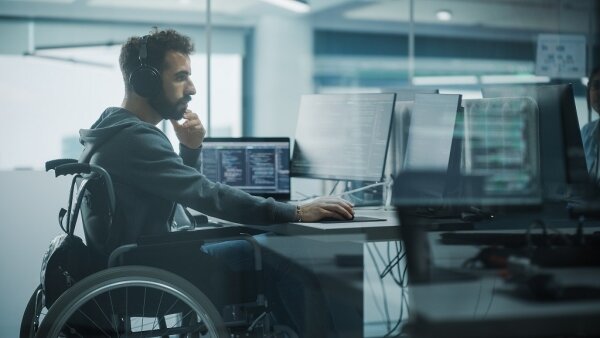 Працівники з інвалідністю: держава компенсує облаштування робочого місця