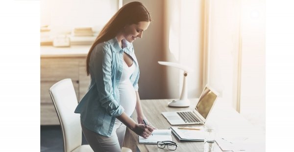 How can a woman entrepreneur go on maternity leave